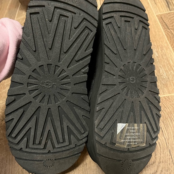 Like NEW Platform UGG Slides Size 9 - Picture 4 of 4